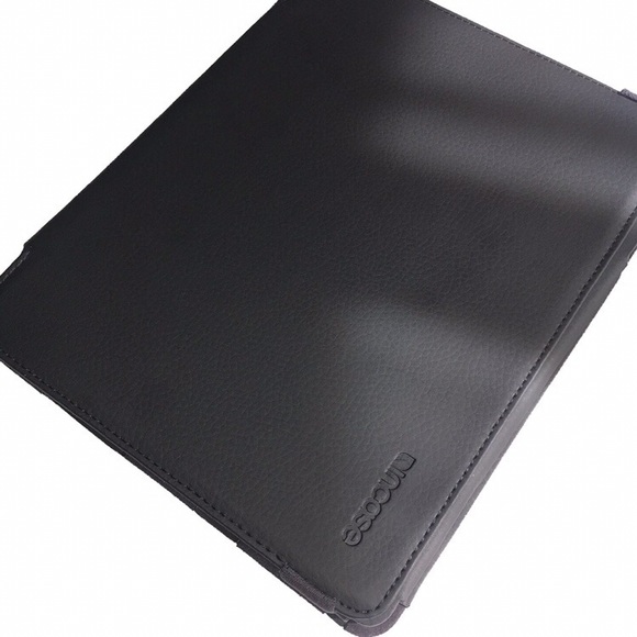 APPLE iPAD INCASE CASES (1 AVAILABLE) - Picture 2 of 8